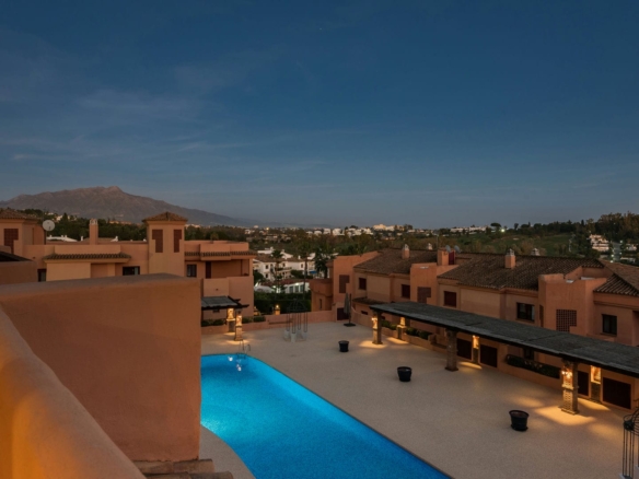 Apartment for sale in Benahavis