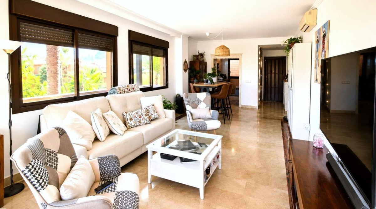 Apartment for sale in Estepona - photo 2
