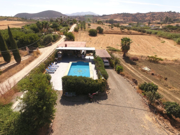 Country House for sale in Coín