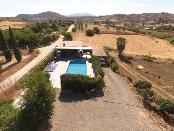 Country House for sale in Coín