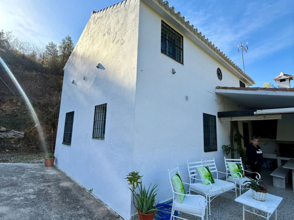 Country House for sale in Ojen