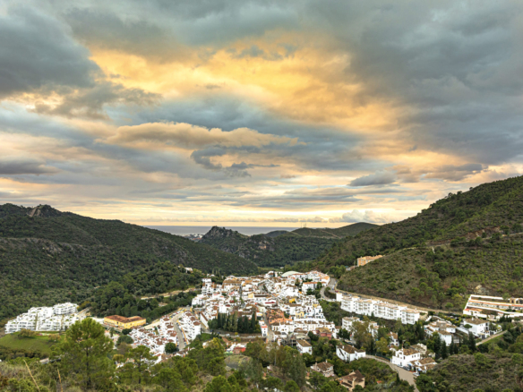 Ground Floor Apartment for sale in Benahavis