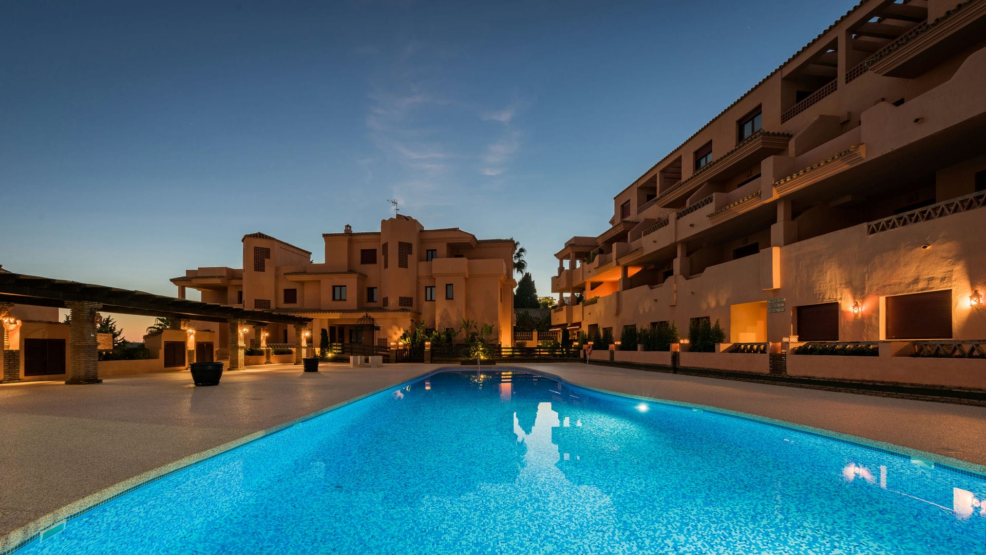 Ground Floor Apartment for sale in Benahavis - photo 2