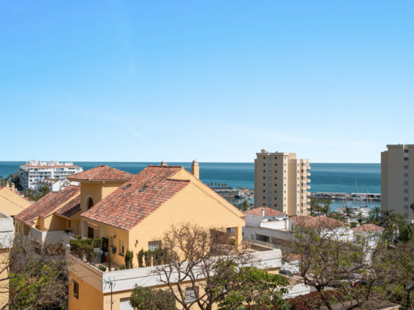 Penthouse for sale in Estepona