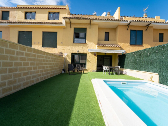 Townhouse for sale in Estepona