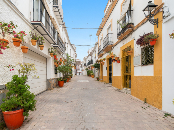 Townhouse for sale in Estepona