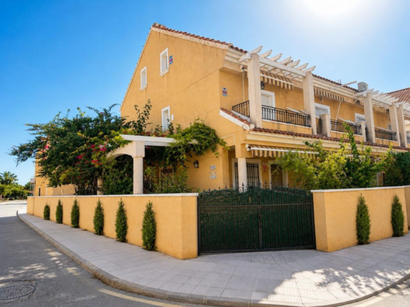 Townhouse for sale in Pilar de la Horadada
