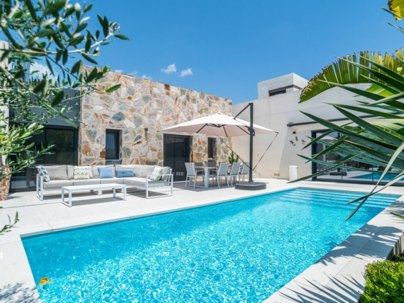 Villa for sale in Algorfa