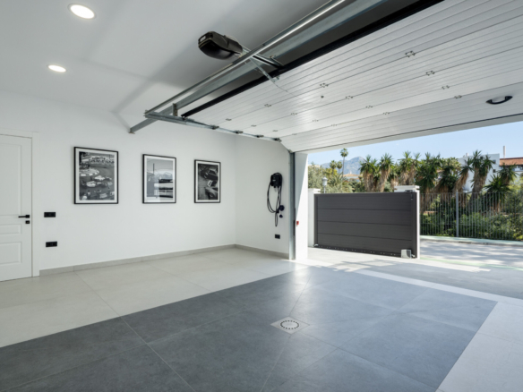 Villa for sale in Benahavis