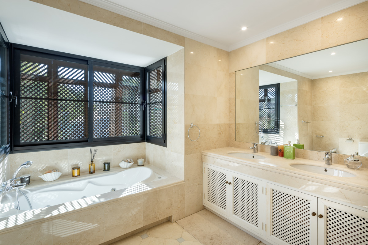 Villa for sale in Benahavis - photo 9