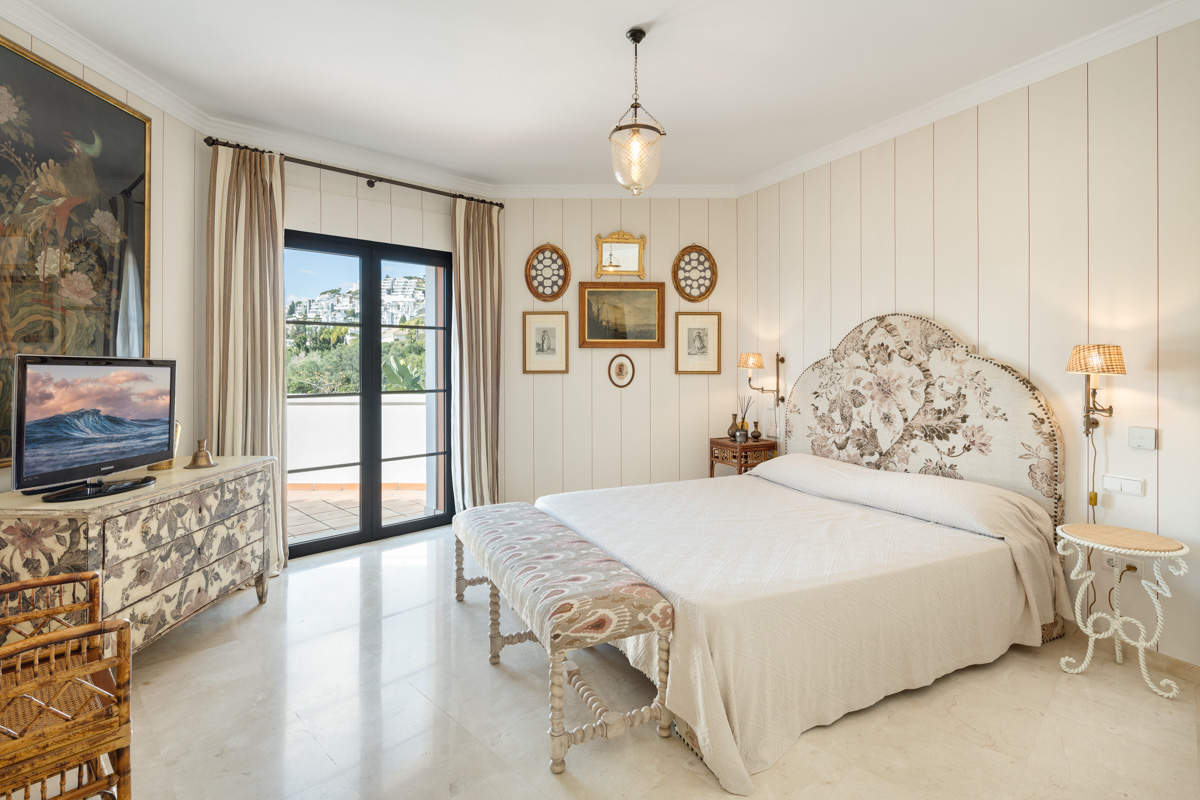 Villa for sale in Benahavis - photo 10