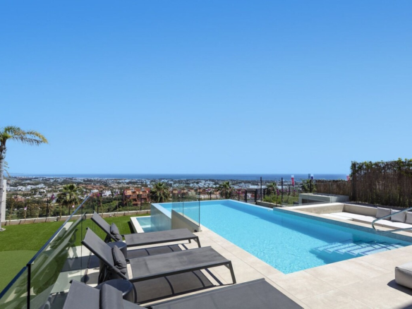Villa for sale in Benahavis