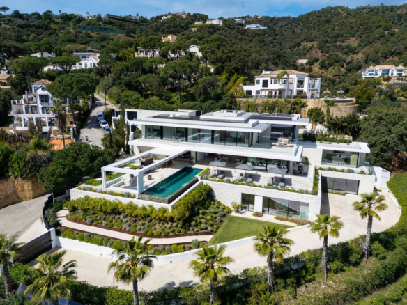 Villa for sale in Benahavis