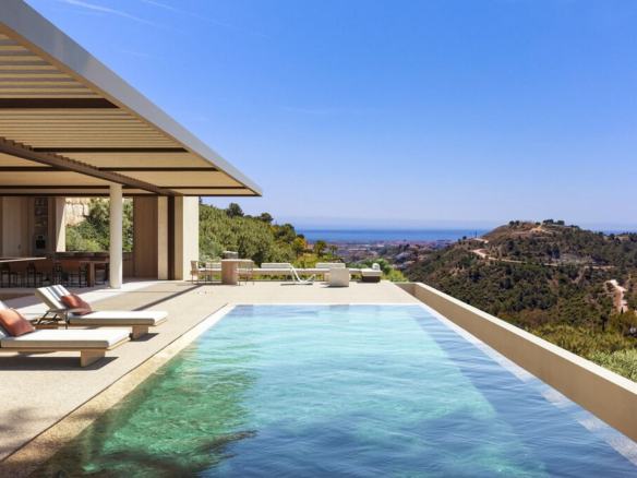 Villa for sale in Benahavis