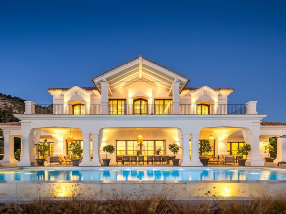 Villa for sale in Benahavis