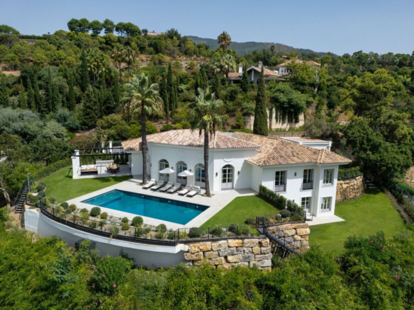 Villa for sale in Benahavis