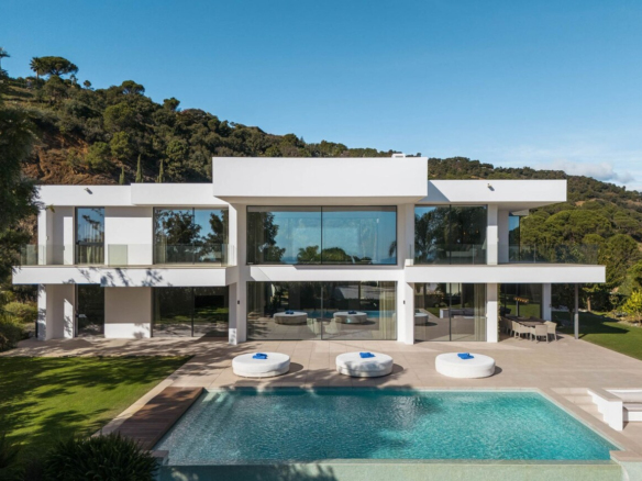Villa for sale in Benahavis