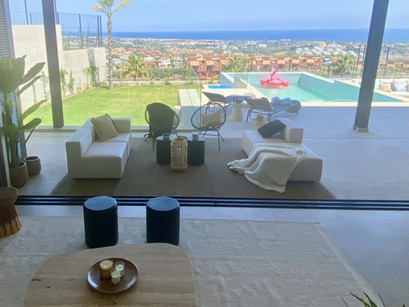 Villa for sale in Benahavis