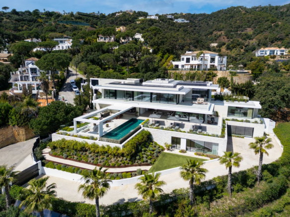Villa for sale in Benahavis
