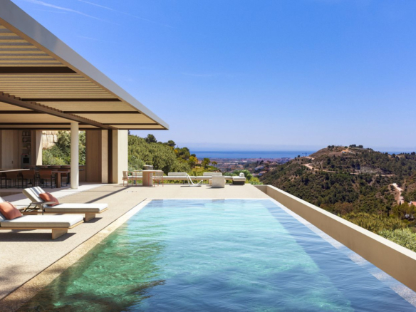 Villa for sale in Benahavis