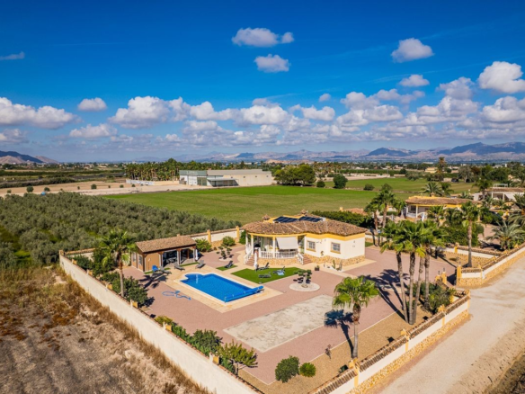 Villa for sale in Catral