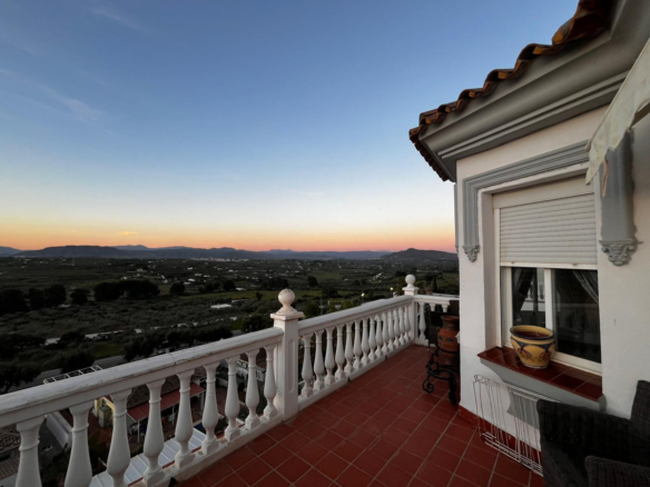 Villa for sale in Coín