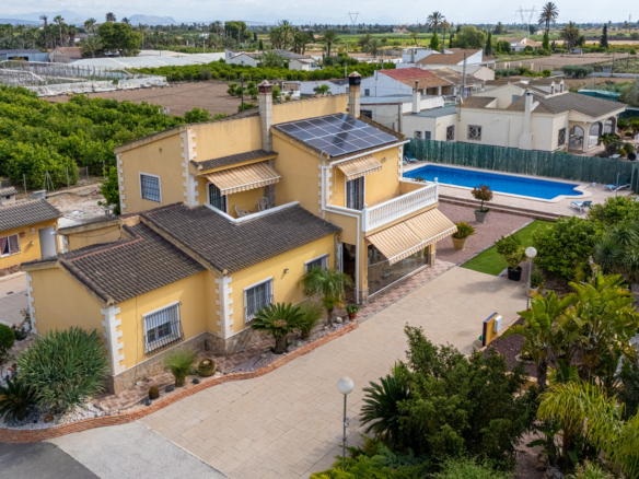 Villa for sale in Elche