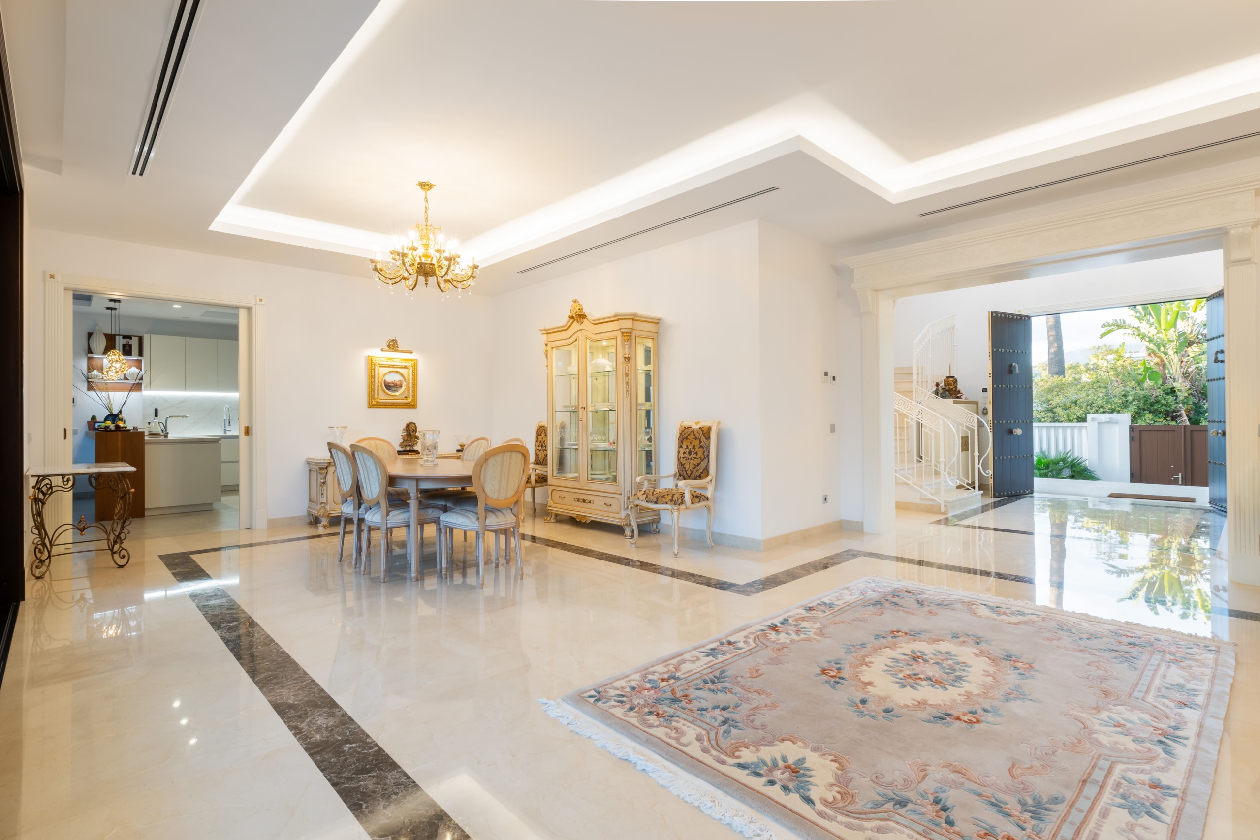 Villa for sale in Estepona - photo 3