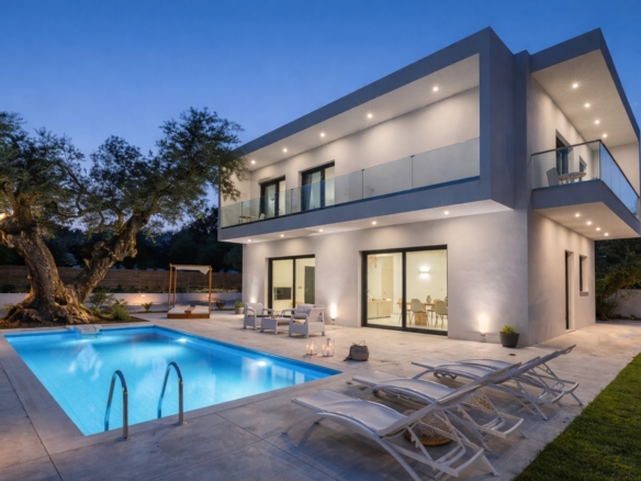 Villa for sale in Estepona