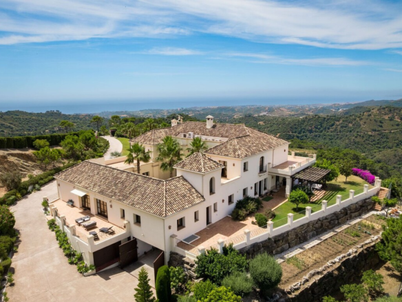 Villa for sale in Estepona
