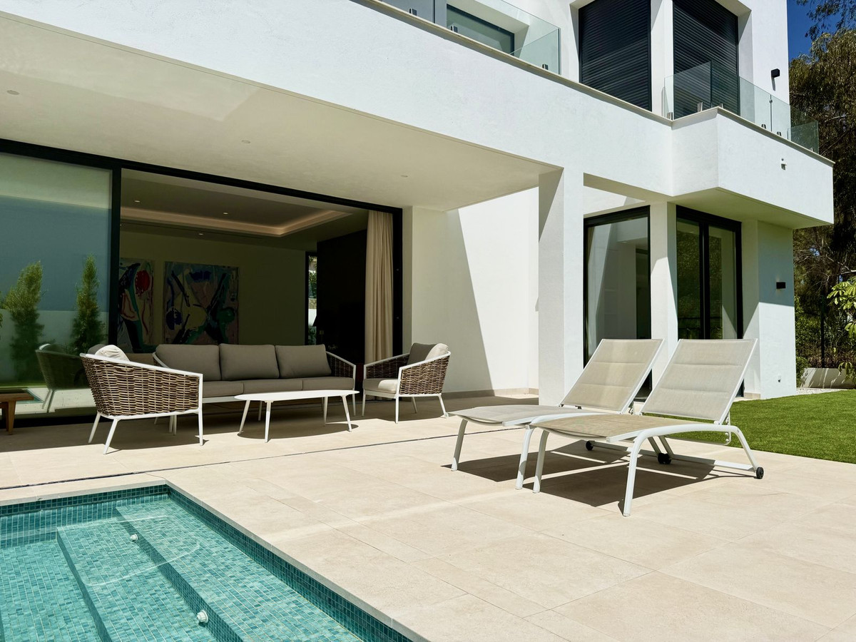 Villa for sale in Estepona - photo 6