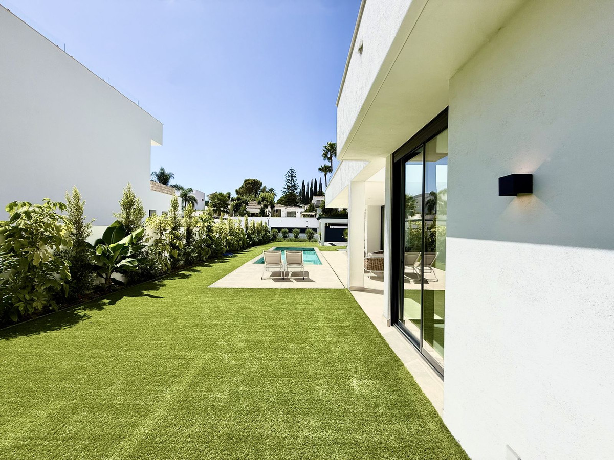 Villa for sale in Estepona - photo 7