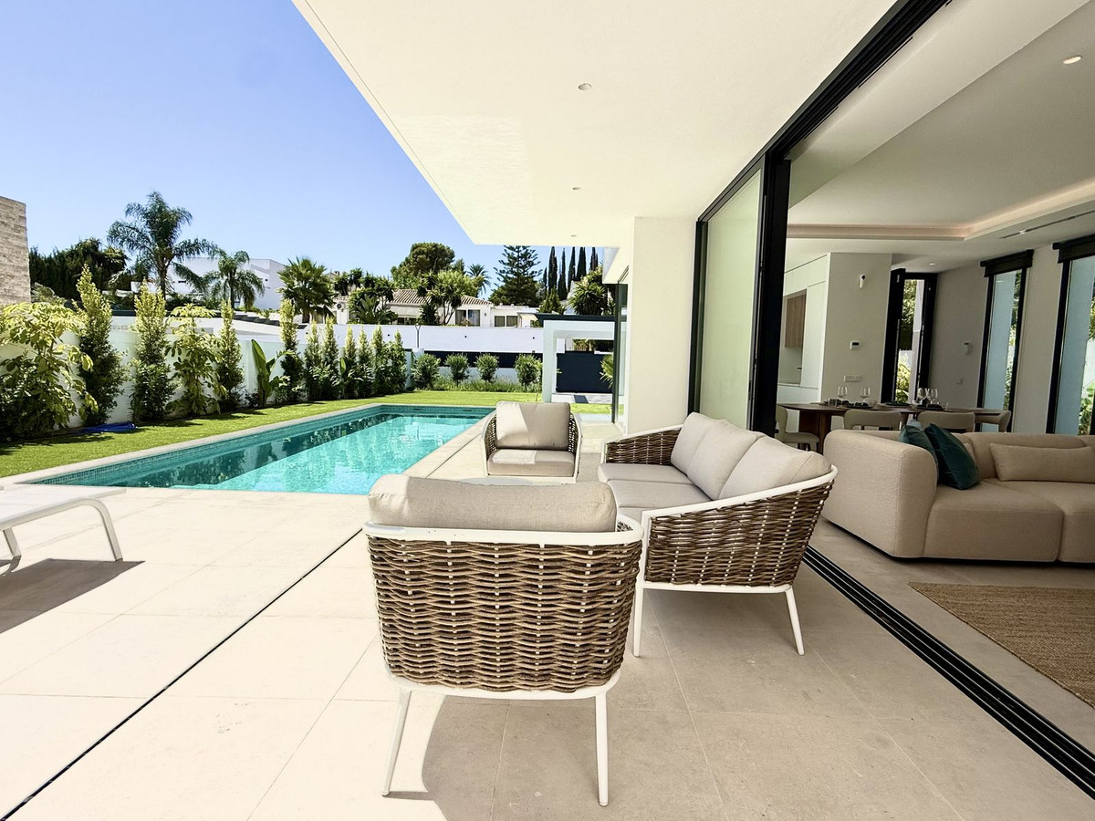 Villa for sale in Estepona - photo 9