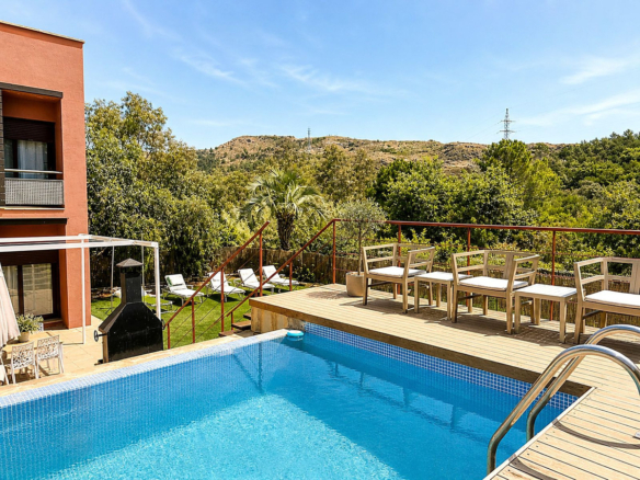 Villa for sale in Estepona