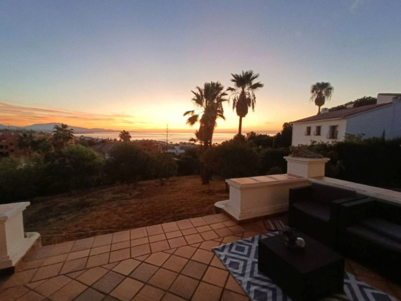 Villa for sale in Estepona