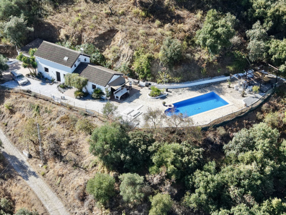 Villa for sale in Guaro
