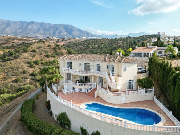 Villa for sale in Mijas