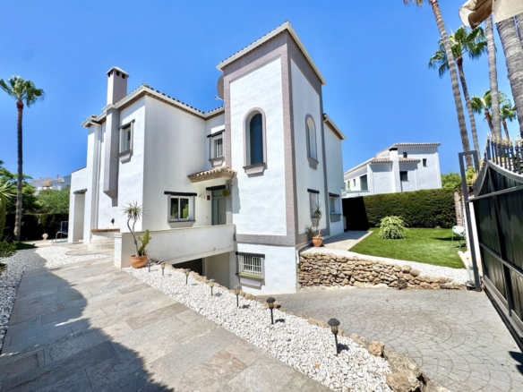 Villa for sale in Mijas