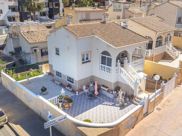 Villa for sale in Orihuela