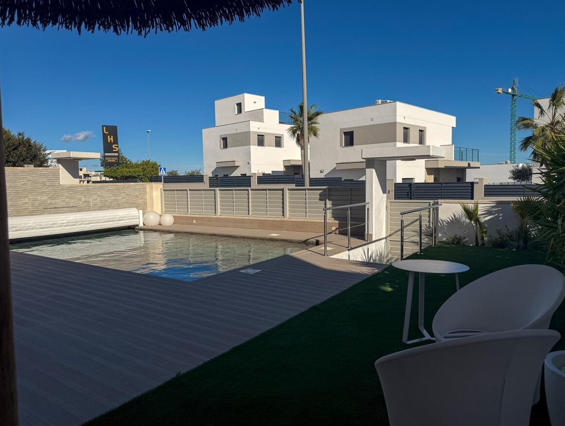 Villa for sale in San Miguel de Salinas - photo 3