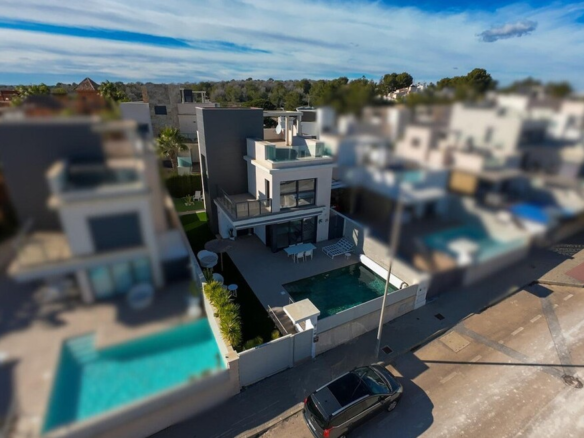 Villa for sale in San Miguel de Salinas